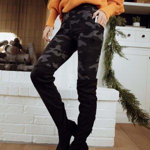 Brand New Midnight Camo Pocket Leggings S/M
